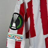 1. FC Köln 2022/23 Heimtrikot – Linton Maina #37 (S/M) Spieler-Version Europa-Conference UEFA Europa League-Patches