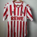 🔴⚪ 1. FC Köln 2022/23 Conference League Heimtrikot – Hummel (L, fällt wie M aus)