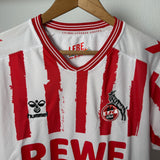 🔴⚪ 1. FC Köln 2022/23 Conference League Heimtrikot – Hummel (L, fällt wie M aus)