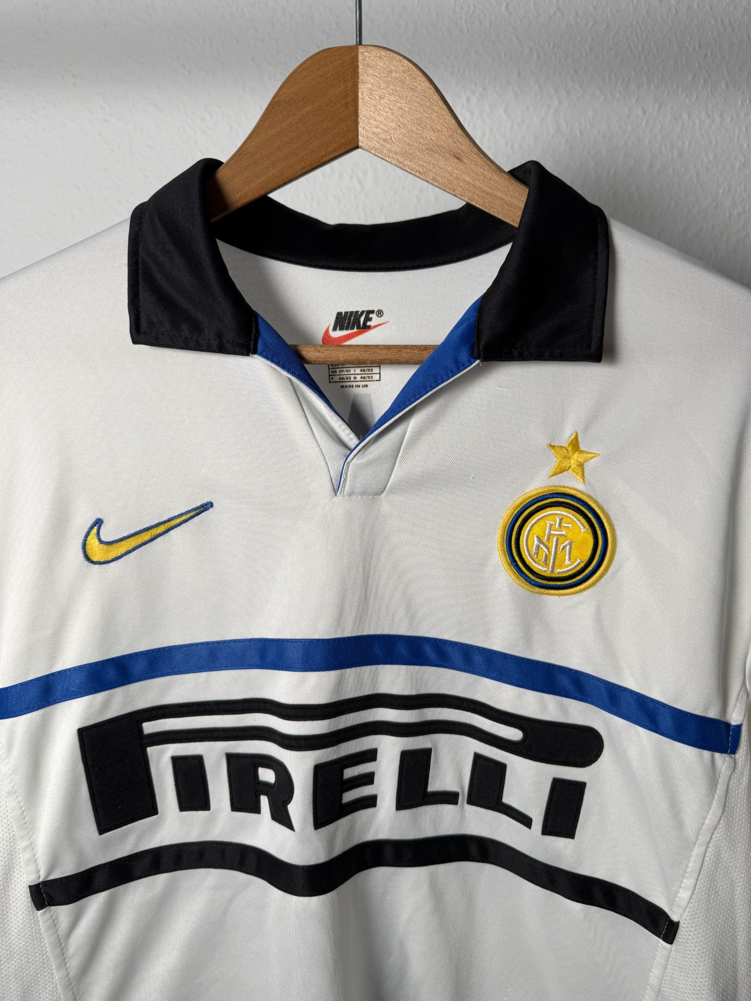 Inter Mailand 1999/2000 Auswärtstrikot Details