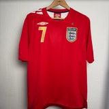 ⚪🔴 England 2006–08 Auswärtstrikot – David Beckham #7 – Umbro (M)