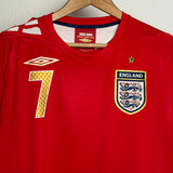 ⚪🔴 England 2006–08 Auswärtstrikot – David Beckham #7 – Umbro (M)