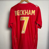 ⚪🔴 England 2006–08 Auswärtstrikot – David Beckham #7 – Umbro (M)