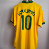 🇧🇷 Brasilien 2006 Heimtrikot – Ronaldinho #10 – Nike (XL)