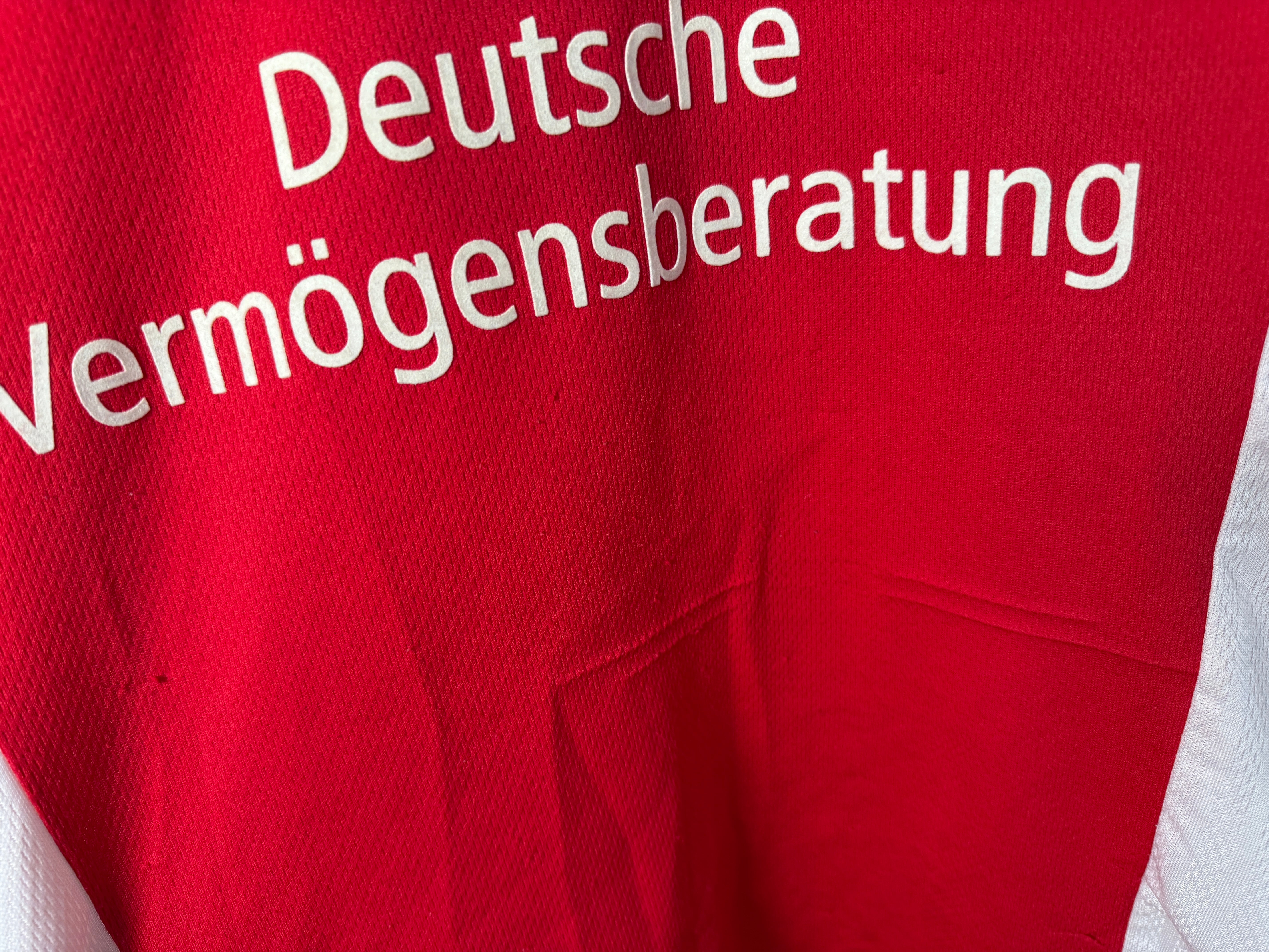 Detail gezogener Faden auf der Vorderseite