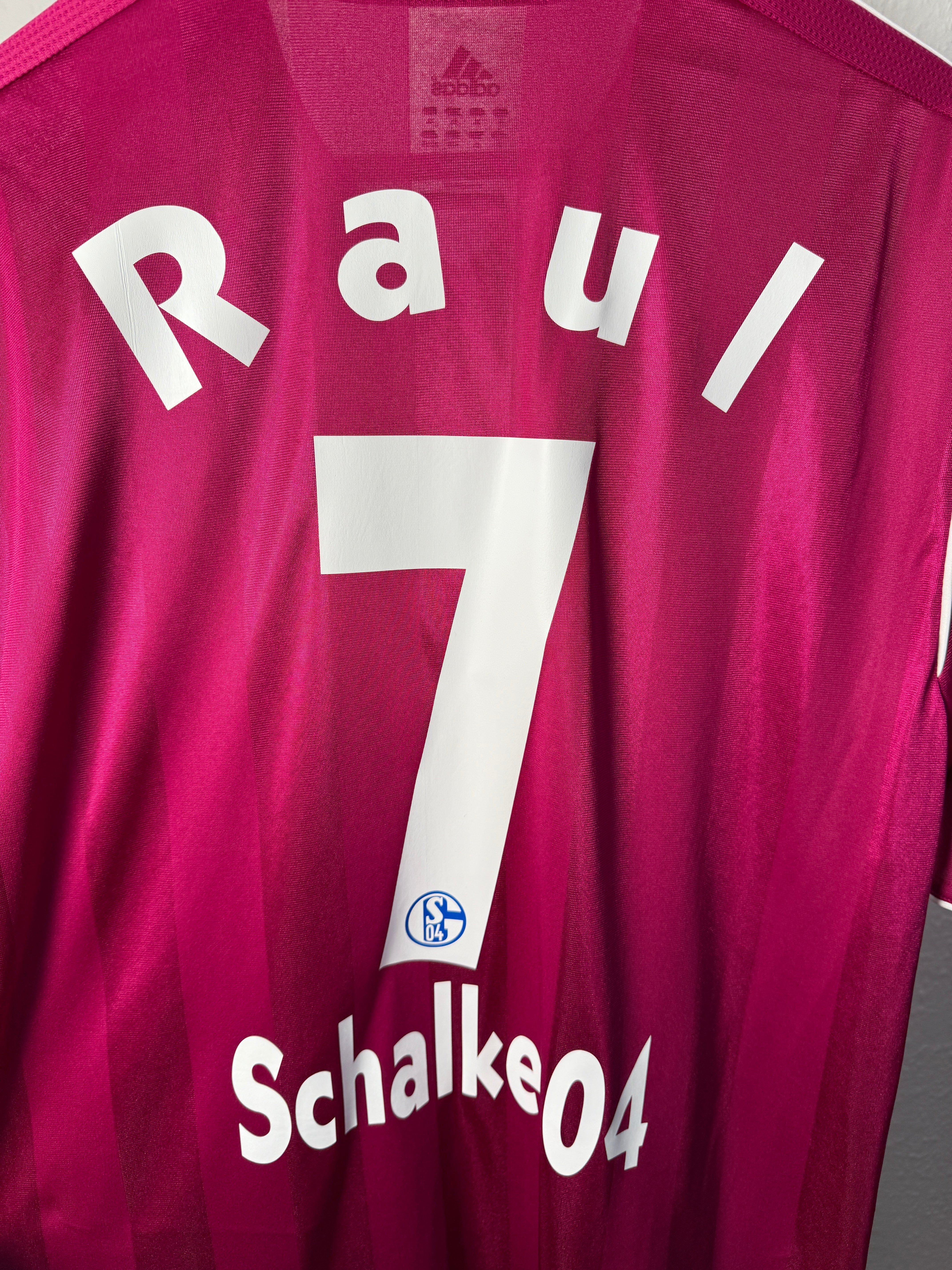 FC Schalke 04 Third-Trikot 2011/12 – Raúl 7 Beflockung im Detail