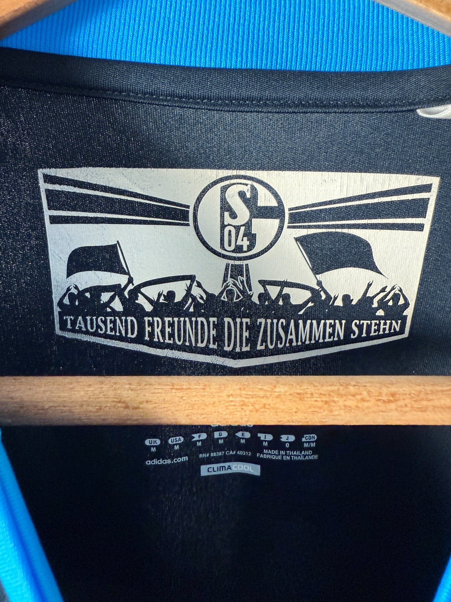 Schalke 04 2010/11 Kragen Detail